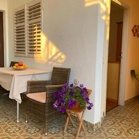 Matilda - Seaview & Parking