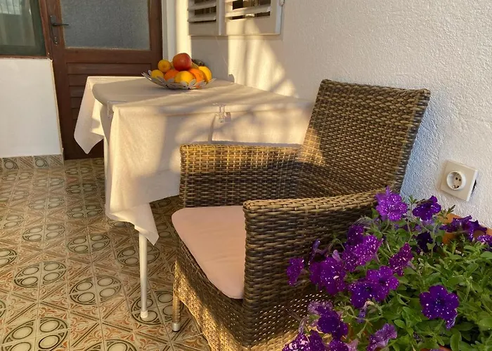 Matilda - Seaview & Parking Apartment Makarska