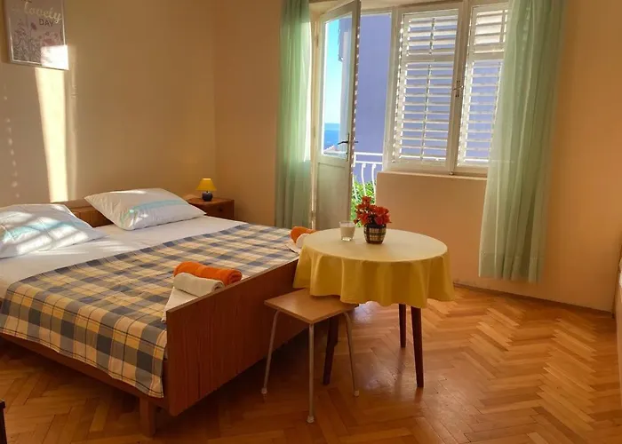 Matilda - Seaview & Parking Apartment Makarska