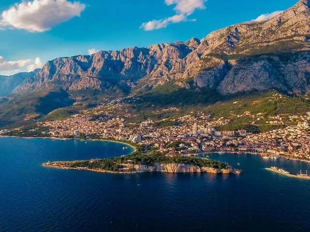 Matilda - Seaview & Parking Apartment Makarska